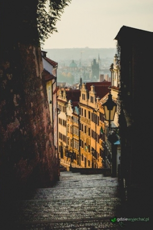 Jedź do Pragi, powłócz się po Malej Stranie o świcie, wygraj zachwyt!