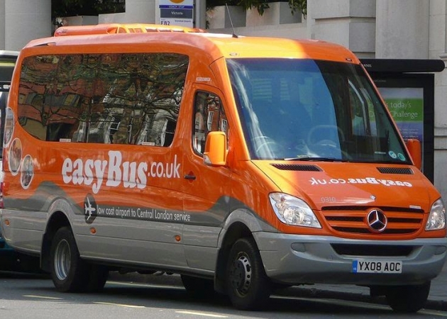 easyBus - transport z lotniska Stansted do Londynu