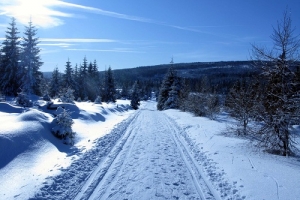 Zimowy krajobraz. Chatka Górzystów w Górach Izerskich