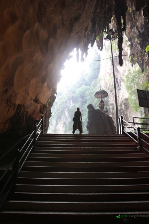 Niesamowite jaskinie Batu Caves. Ten jeden raz geologii z religią