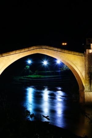 Mostar. Višnia, meczety i most